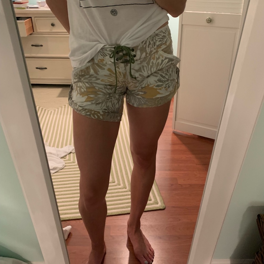 Size 0 patterned free people shorts